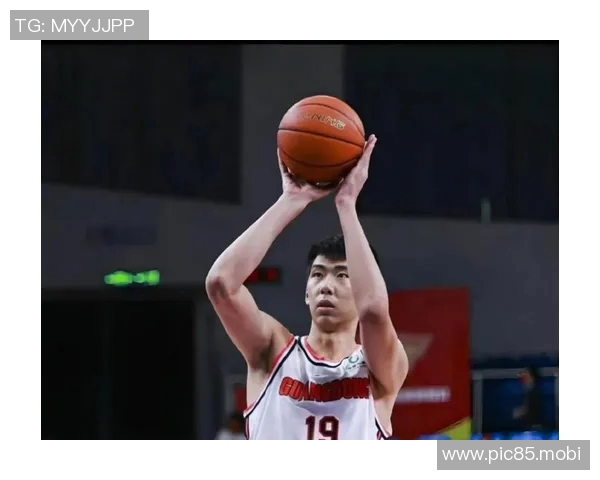 徐昕在广州龙狮队的租借经历如何促进了他的成长？